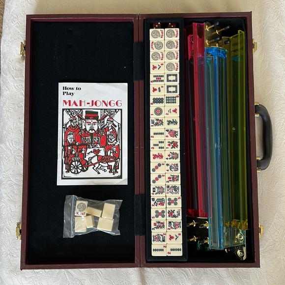 Mah-Jongg set with case. - Picture 2 of 12